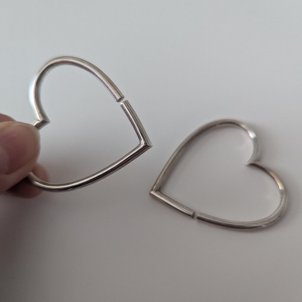 8g heart earings